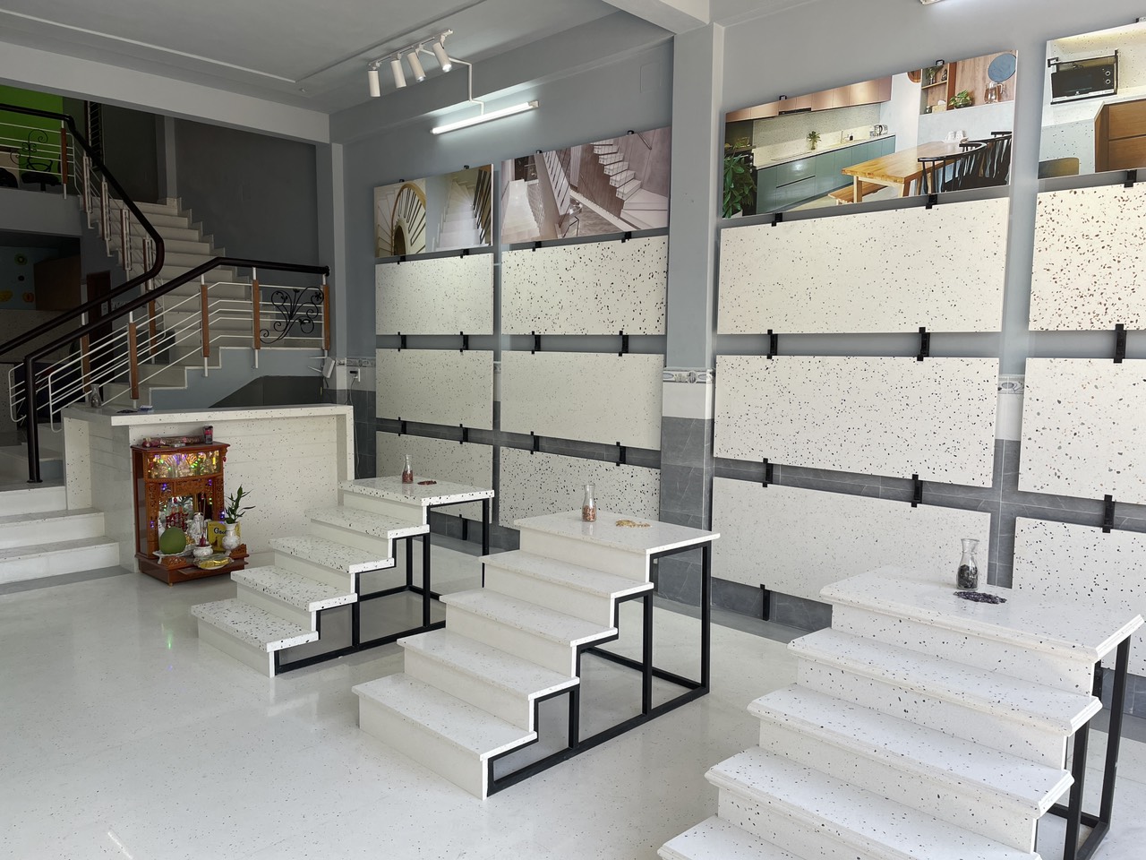 Showroom trưng bày sản phẩm đá Thạch Anh tại Đà Nẵng